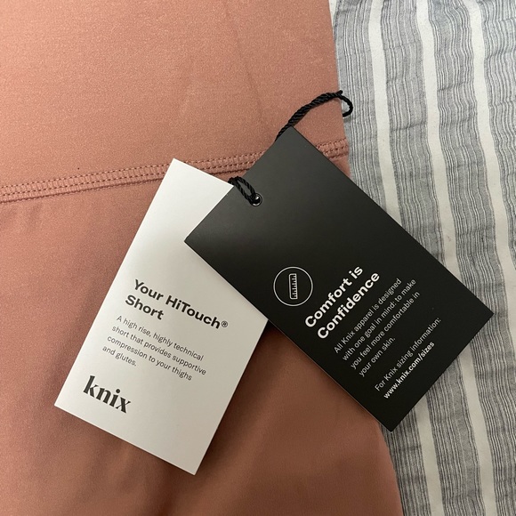 BNWT HiTouch™️ High Rise Short - colour rosewood - Picture 5 of 9